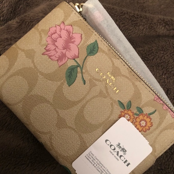 SALE!!! NWT Coach floral beautiful wristlet!! PRICE FIRM - Picture 3 of 5